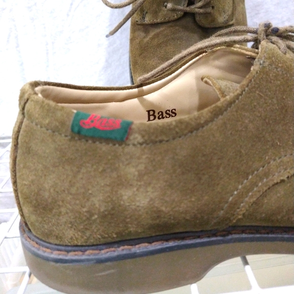 BASS SUEDE SHOES.  SZ 9 MEDIUM - Picture 1 of 11